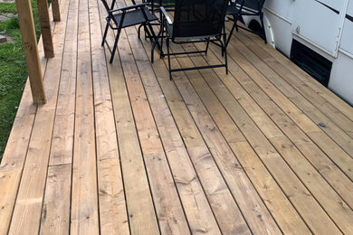 Inspiration for a timeless deck remodel in Toronto