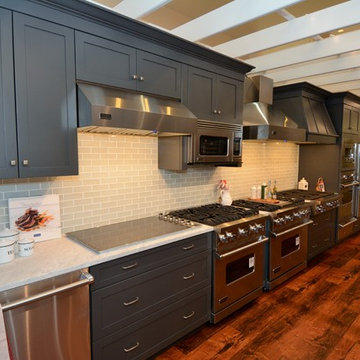 Amazing Viking professional kitchen display