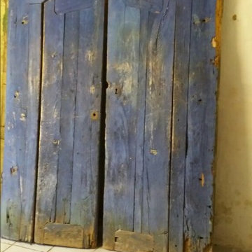 ANTIQUE DOORS