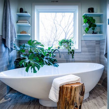 Vuyiles Bedroom/Bathroom