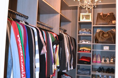 Example of a closet design in Los Angeles