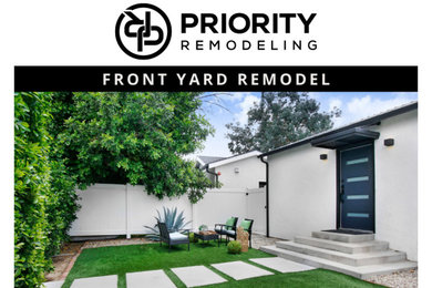 ロサンゼルスにある小さなコンテンポラリースタイルのおしゃれな前庭 (ゼリスケープ、庭への小道、日向、コンクリート敷き	) の写真