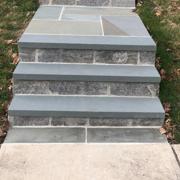 Solid One Piece Thermal Flagstone Step with Natural Stone Veneer