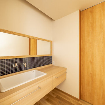 大開口で庭とつながるL字型の平屋