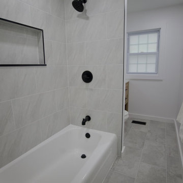 Summerfield Residence Guest Bathroom