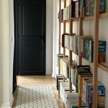 La bibliothèque a trouvé sa place dans le couloir
