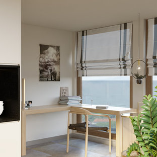 Diseño de estudio moderno, pequeño, sin chimenea, con paredes beige, suelo de baldosas de cerámica, escritorio empotrado y suelo multicolor