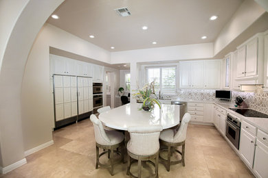 Kitchen - contemporary kitchen idea in Las Vegas