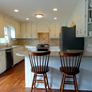 Sugar Grove // Traditional Refinished Kitchen