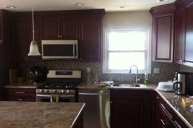 Example of a classic kitchen design in Newark