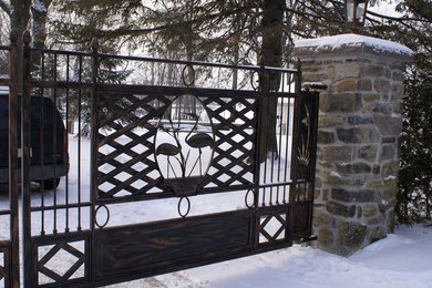 Arts and crafts exterior home photo in Montreal