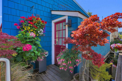 Entryway - modern entryway idea in Seattle