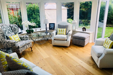 Inspiration for a contemporary sunroom remodel in Hampshire