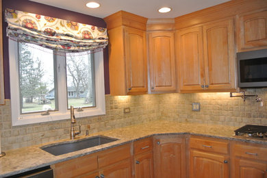 Inspiration for a mid-sized transitional l-shaped kitchen remodel in Chicago with quartz countertops