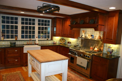 Elegant kitchen photo in New York