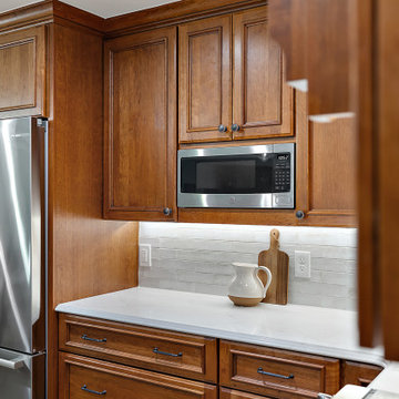 Starmark Cherry Avendale Kitchen in Butterscotch w/ Chocolate Glaze