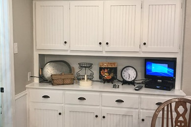 Example of a transitional home design design in Dallas