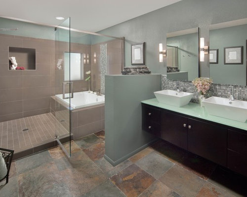 Badezimmer mit Glaswaschbecken/Glaswaschtisch und Schieferboden Ideen