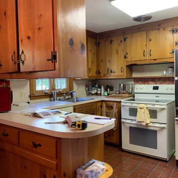 Kraftmaid Lyndale Maple Translucent Limestone