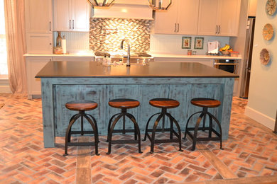 Kitchen - rustic kitchen idea in Atlanta