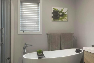 Inspiration for a contemporary bathroom remodel in Montreal