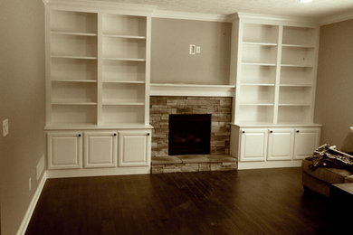 Beach style living room photo in Cleveland