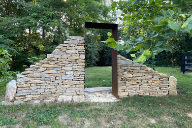 Inspiration for a contemporary landscaping in Louisville.