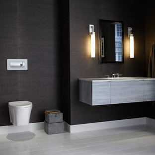 Minimalist bathroom photo in Milwaukee