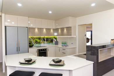 Inspiration for a modern kitchen in Townsville with quartz benchtops.
