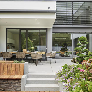 Immagine di una grande terrazza moderna