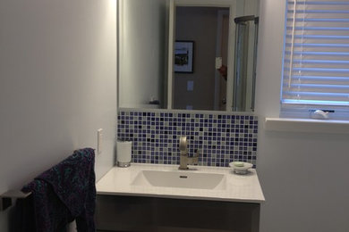 Bathroom - bathroom idea in New York