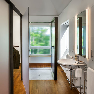 House on a Cliff - Bathroom