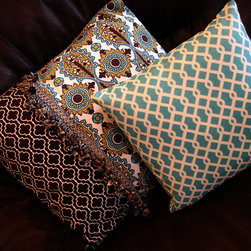 Edhart Living Room and Dining Space - Decorative Pillows