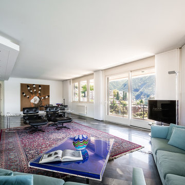 Marmo nero, grandi vetrate, vista lago | 200mq