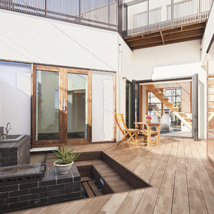 他の地域のアジアンスタイルのおしゃれなデッキ (アウトドアキッチン、日よけなし) の写真