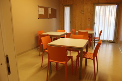 Esempio di una sala da pranzo moderna