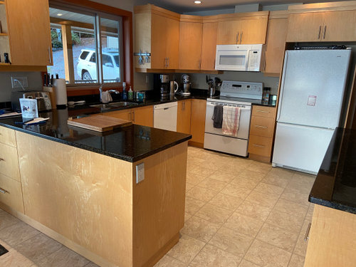 Maple Cabinets, What Color Vinyl Flooring Goes With Maple Cabinets