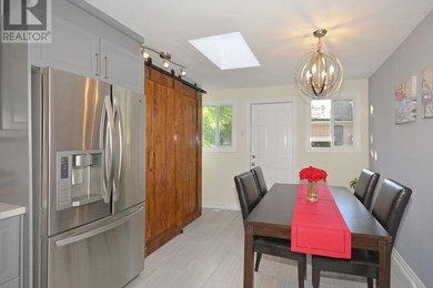 Minimalist kitchen photo in Toronto