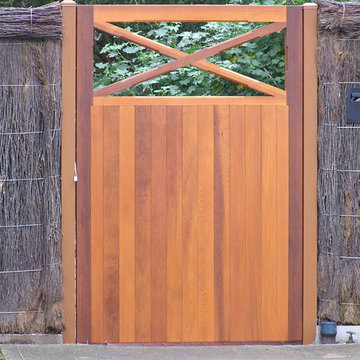 Pedestrian gate with X