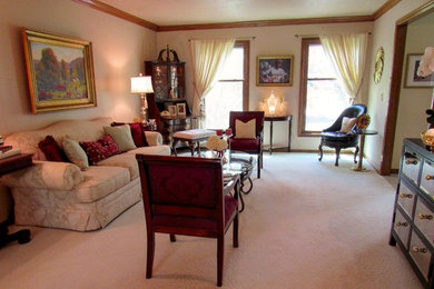 This is an example of a traditional living room in Cleveland.