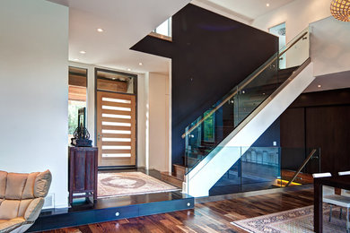 Example of a trendy entryway design in Sacramento