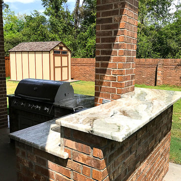 Outdoor Kitchen & Patio