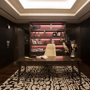 Photo of a modern home office and library in Bengaluru.