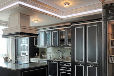 Design ideas for a traditional kitchen in Moscow.
