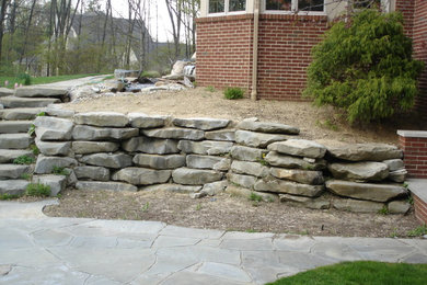 Design ideas for a large traditional backyard partial sun garden for spring in Detroit with a water feature and mulch.