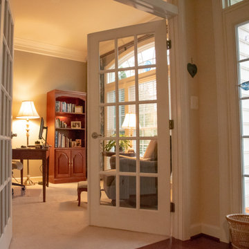 Airy and Cozy Home Office