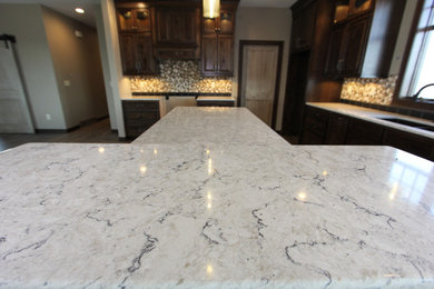 Example of a classic kitchen design in Minneapolis