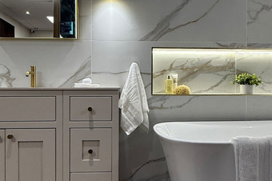 Bathroom - bathroom idea in Hampshire