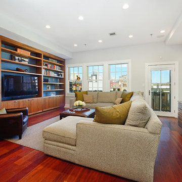 Picture perfect 2 bedroom, 2 bath penthouse on Willow