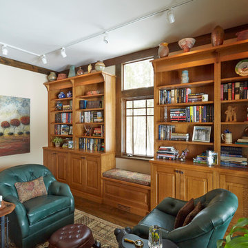 Attractive Bannockburn Library and Wet Bar